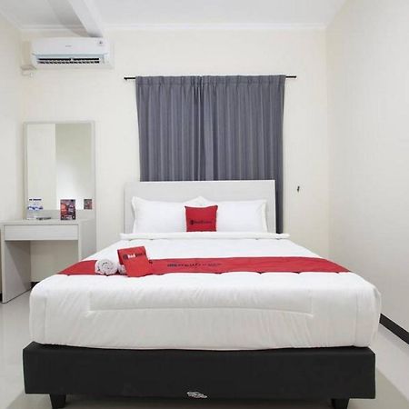 RedDoorz @ Genteng Surabaya Bagian luar foto