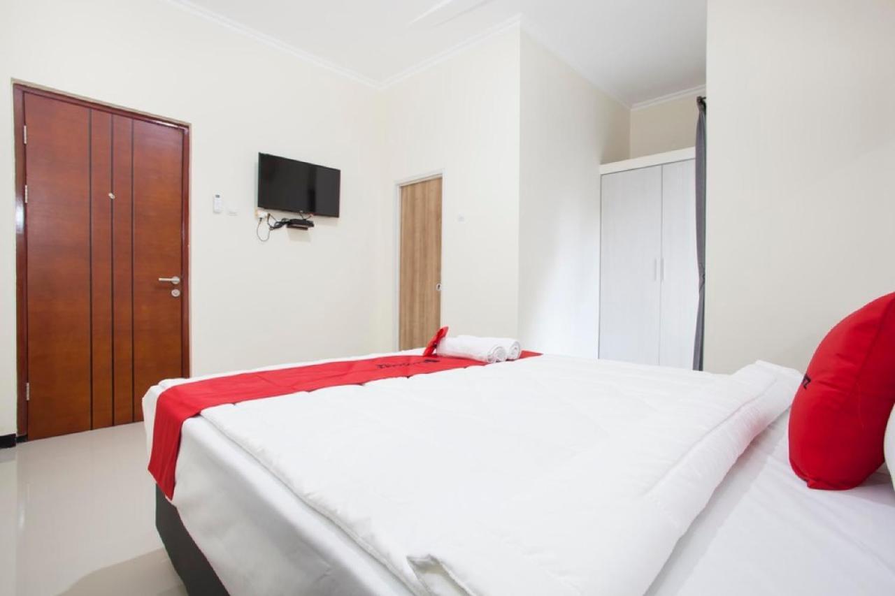 RedDoorz @ Genteng Surabaya Bagian luar foto