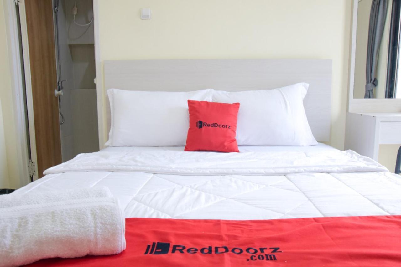 RedDoorz @ Genteng Surabaya Bagian luar foto