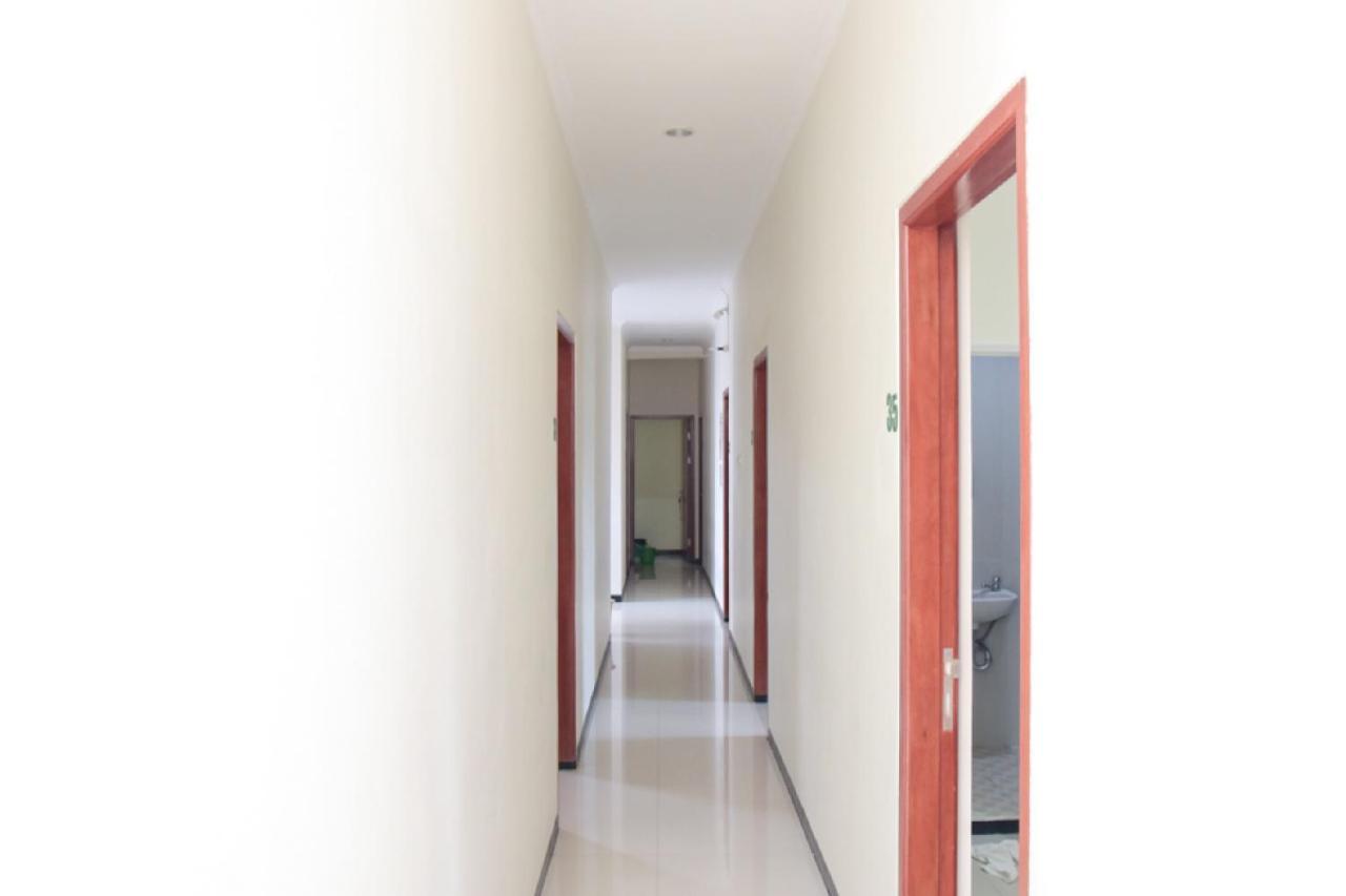 RedDoorz @ Genteng Surabaya Bagian luar foto