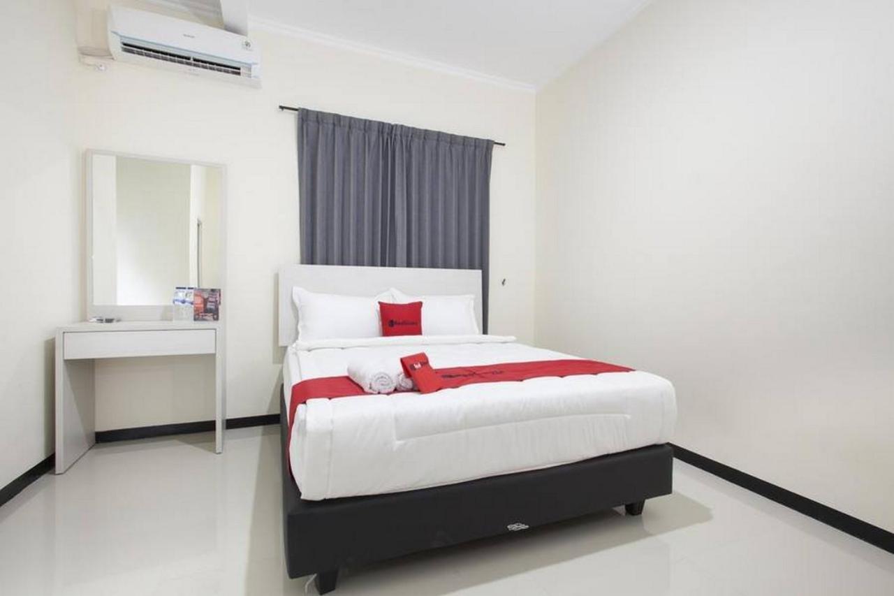 RedDoorz @ Genteng Surabaya Bagian luar foto