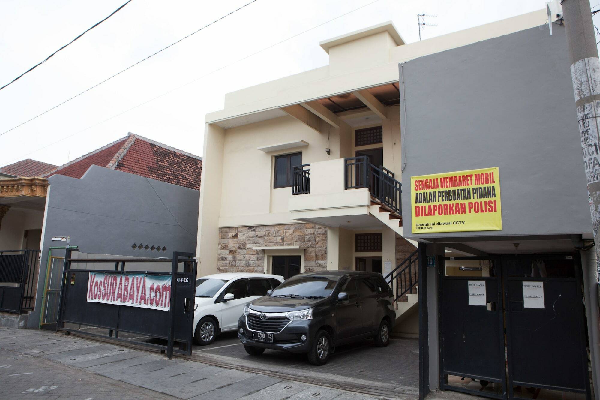 RedDoorz @ Genteng Surabaya Bagian luar foto